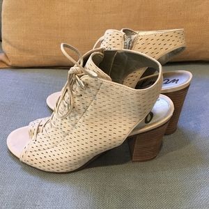 Sam Edelman Size 9 Cream Tie Up Bootie Sandals